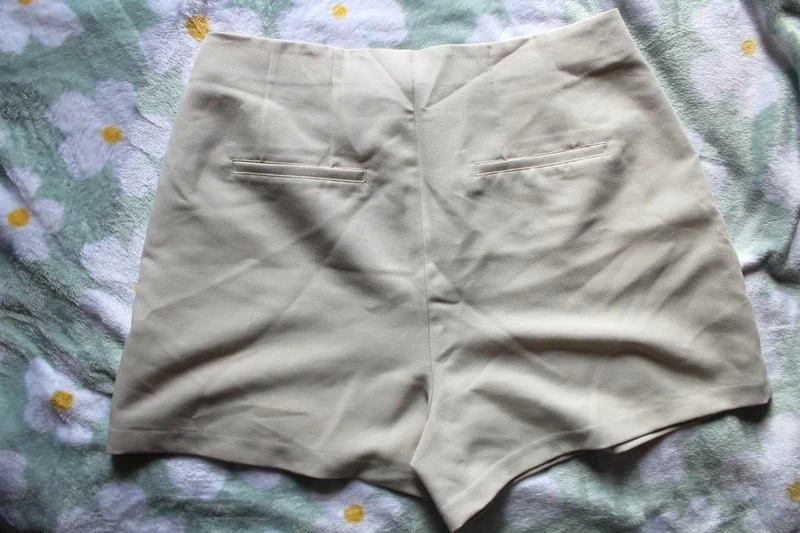 Kiabi high-waisted beige shorts – photo 2